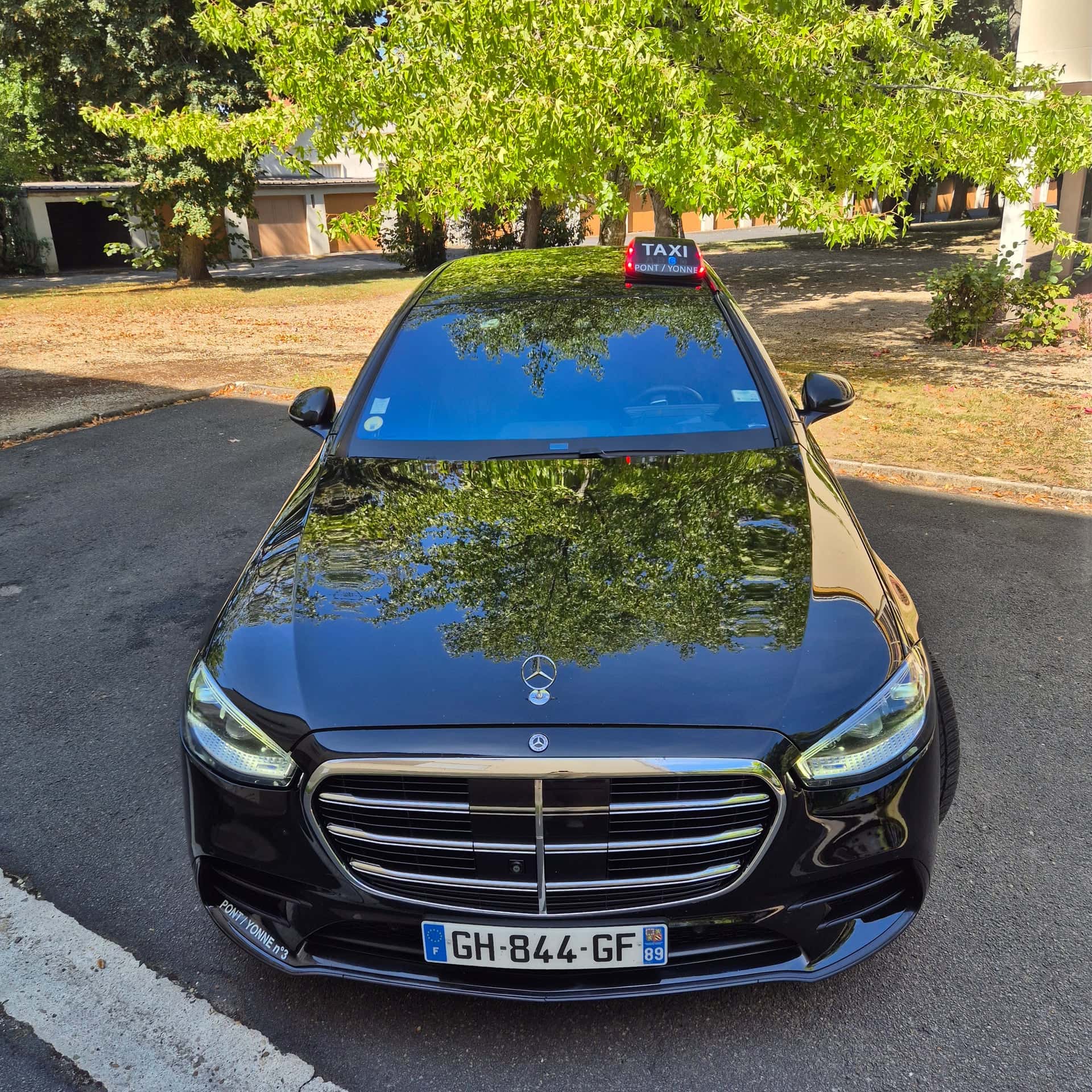 Arc en Ciel Taxi 89 — Mercedes Classe S vue avant, taxi à Maillot, secteur Sens, et dans l'Yonne