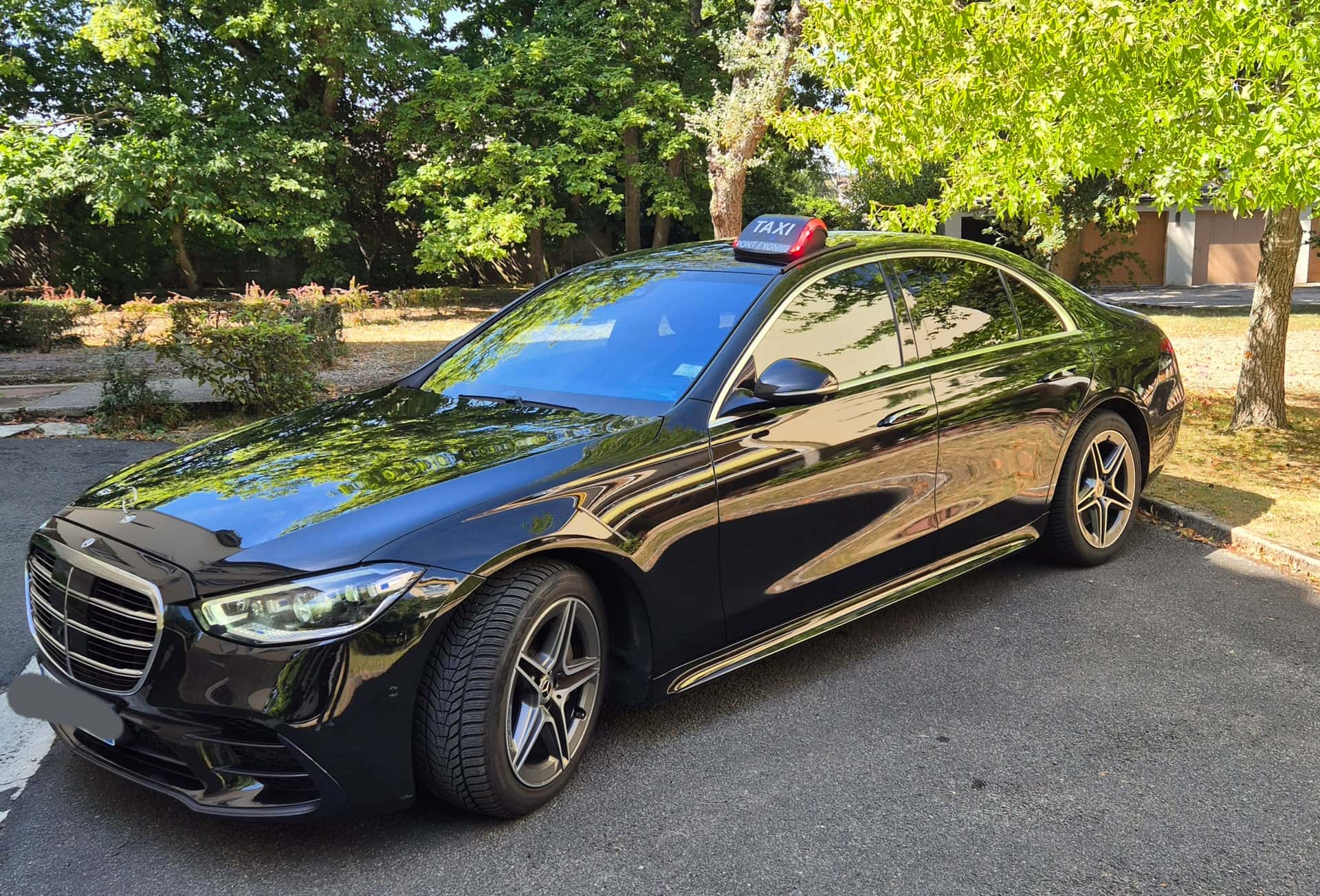 Arc en Ciel Taxi 89 — Mercedes Classe S vue latérale, trajets depuis Sens et l'Yonne
